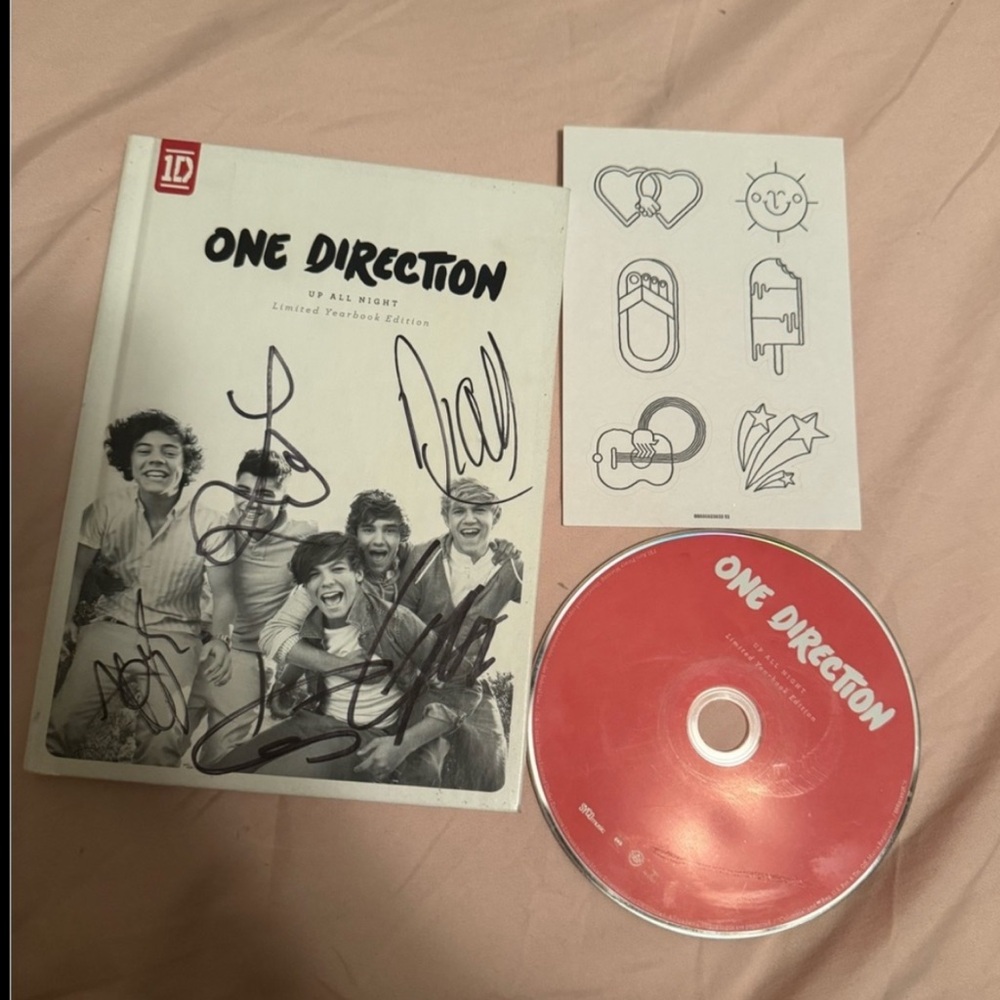 AUTOGRAPHED One Direction Up All Night Yearbook Editon